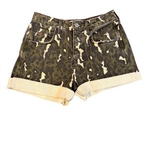 BDG Urban Outfitters Camo Print Cuffed Denim Shorts High Rise‎ Size 26W